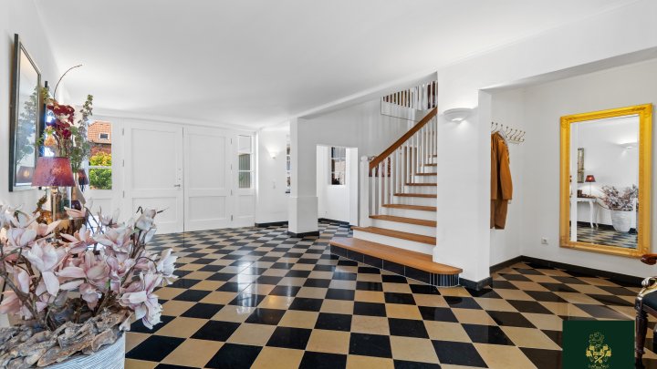 Traumhaftes Anwesen mit beheiztem Außenpool, Spa und Gästehaus auf parkähnlichem Grundstück