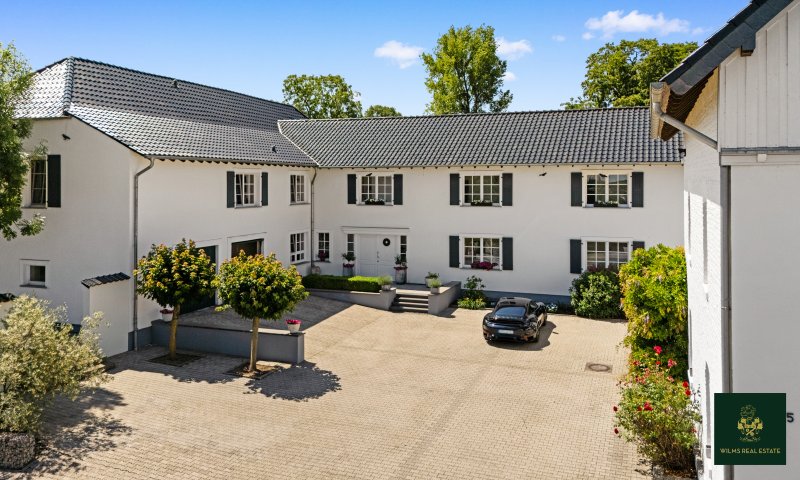 Traumhaftes Anwesen mit beheiztem Außenpool, Spa und Gästehaus auf parkähnlichem Grundstück