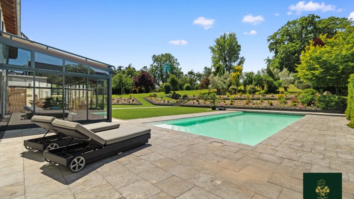 Traumhaftes Anwesen mit beheiztem Außenpool, Spa und Gästehaus auf parkähnlichem Grundstück