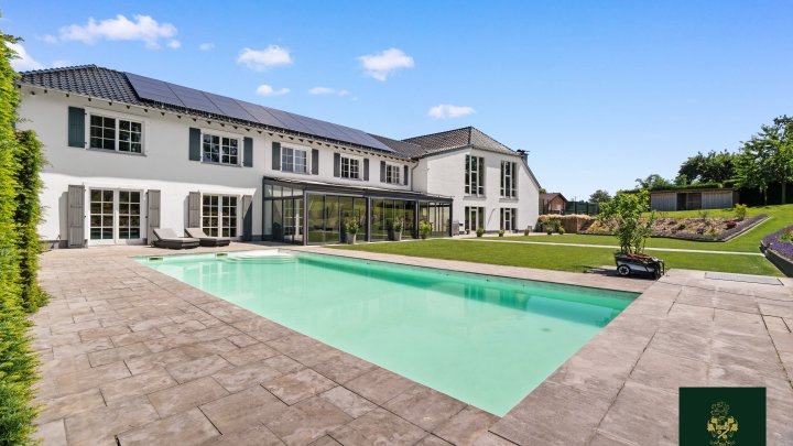 Traumhaftes Anwesen mit beheiztem Außenpool, Spa und Gästehaus auf parkähnlichem Grundstück