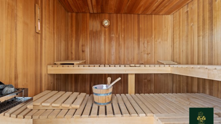 Traumhaftes Anwesen mit beheiztem Außenpool, Spa und Gästehaus auf parkähnlichem Grundstück