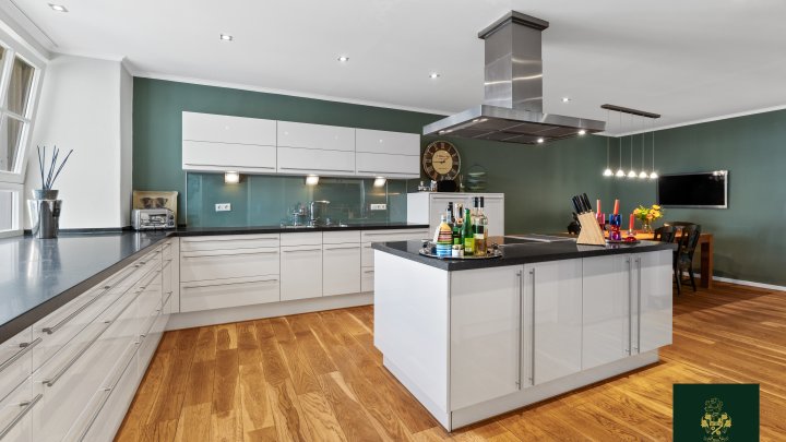 Traumhaftes Anwesen mit beheiztem Außenpool, Spa und Gästehaus auf parkähnlichem Grundstück