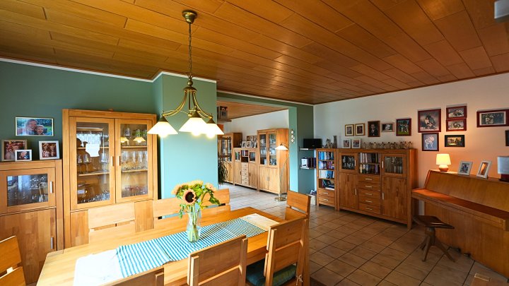 Freistehendes Zweifamilienhaus ideal für große Familien und Mehrgenerationen-Wohnen