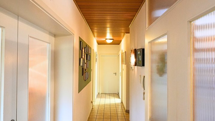 Freistehendes Zweifamilienhaus ideal für große Familien und Mehrgenerationen-Wohnen