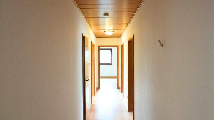 Freistehendes Zweifamilienhaus ideal für große Familien und Mehrgenerationen-Wohnen