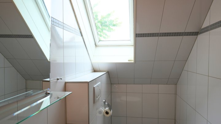 Freistehendes Zweifamilienhaus ideal für große Familien und Mehrgenerationen-Wohnen