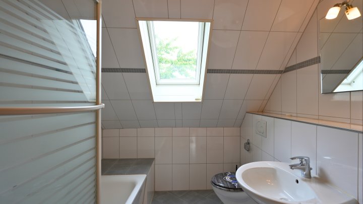 Freistehendes Zweifamilienhaus ideal für große Familien und Mehrgenerationen-Wohnen