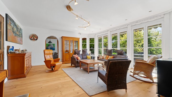 Ein Zuhause, das begeistert! Hochwertiges Einfamilienhaus mit Schwimmbad und Garten in Seelscheid