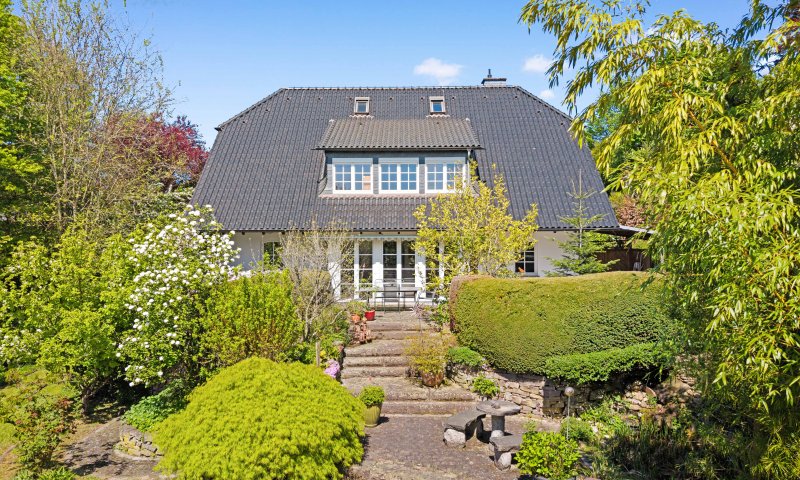 Ein Zuhause, das begeistert! Landhaus-Villa in Seelscheid