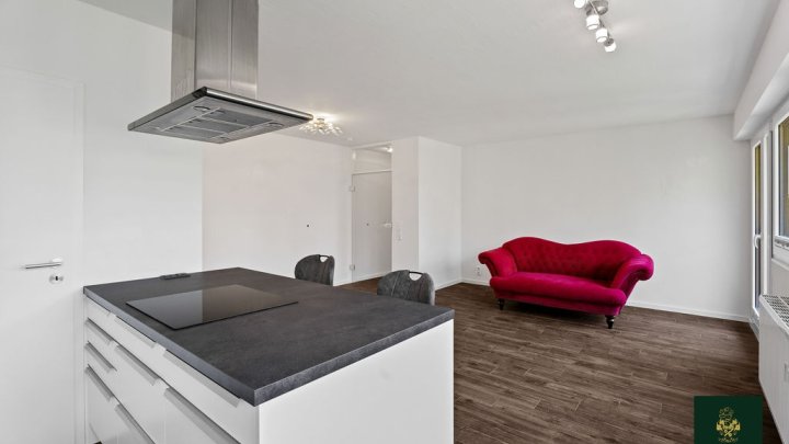 Über den Dächern der Kölner Altstadt – stilvoll sanierte 2-Zimmer-Wohnung direkt an Groß St. Martin